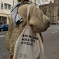 Frau trägt Jutebeutel mit Motto Skincare has its cycle von project-cycle auf der Straße